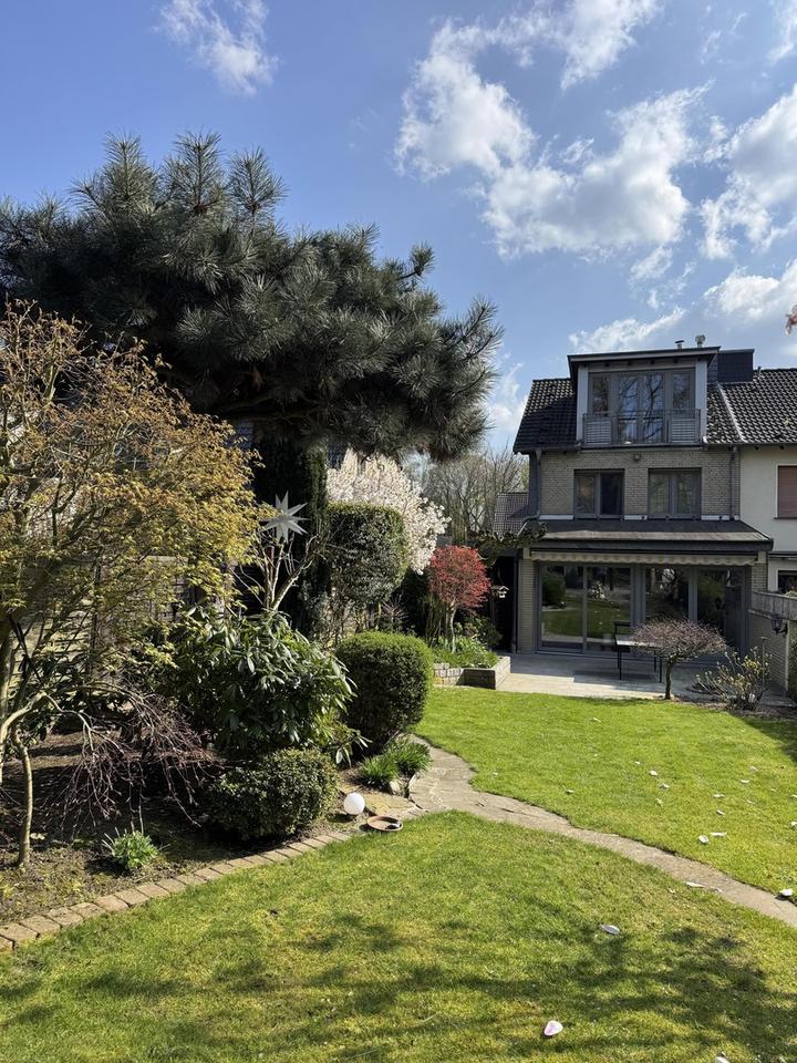 Top gepflegtes Reihenendhaus mit viel Platz und Traumgarten in ruhiger Lage