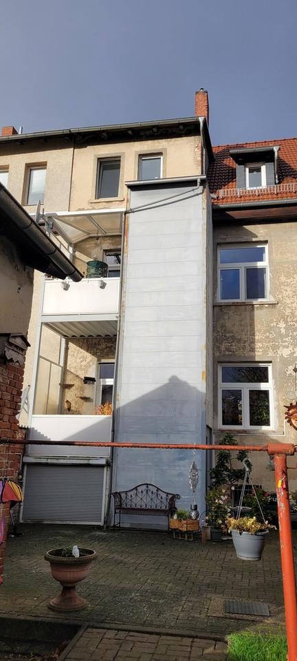 Barrierefrei wohnen in Zweifamilienhaus mit Lift, Garten & Autostellplätze – Bild 3