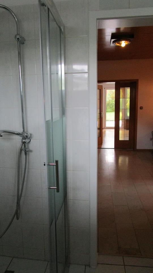 Große helle Wohnung mit großem Garten, in bevorzugter Wohnlage – Bild 17