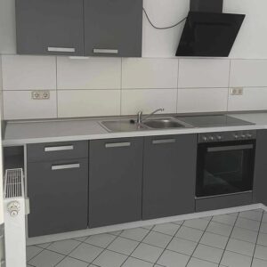 Attraktive 2-Zimmer-Wohnung mit Balkon & Einbauküche, zentrale ruhige Lage (von privat)