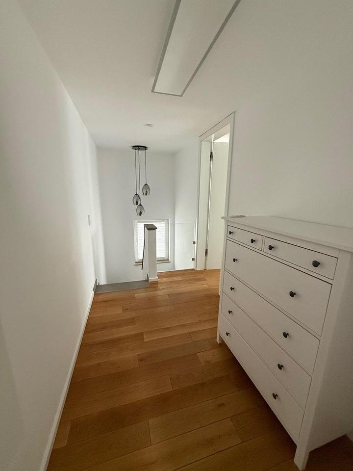 Moderne 2,5-Zimmer-Maisonette mit Balkon, Lift & Stellplatz – ruhige Lage nahe Schloss Alsbach – Bild 13
