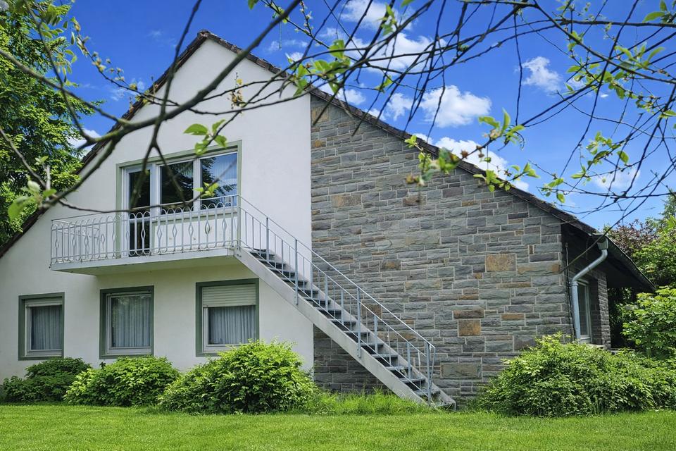 Großzügiges Bauernhaus in einzigartiger Alleinlage – Bild 2