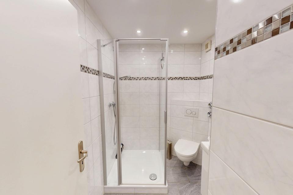 Teilbare Wohnung mit 2 Balkonen, 2 Garagenstellplätzen & Aufzug an der U-Bahn Münchner Freiheit – Bild 6