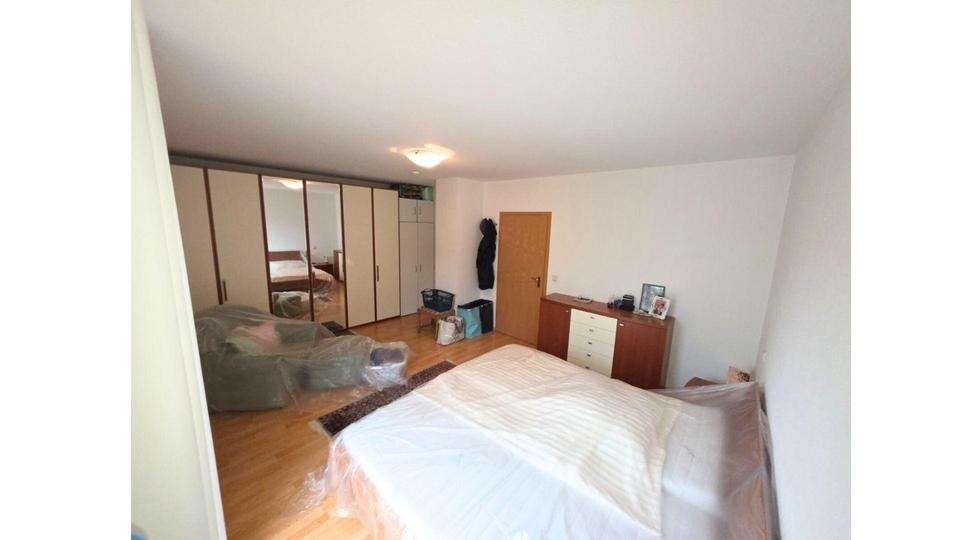 Weintor-Unicorn: 102m² Panorama | Haus-Charakter | 2 Bäder + Balkone | 66cm Wand | Garage – Bild 12