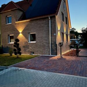 Exklusives Smart‑Energy‑Familienhaus mit 25 kW PV‑Anlage, Wallbox und großem Garten