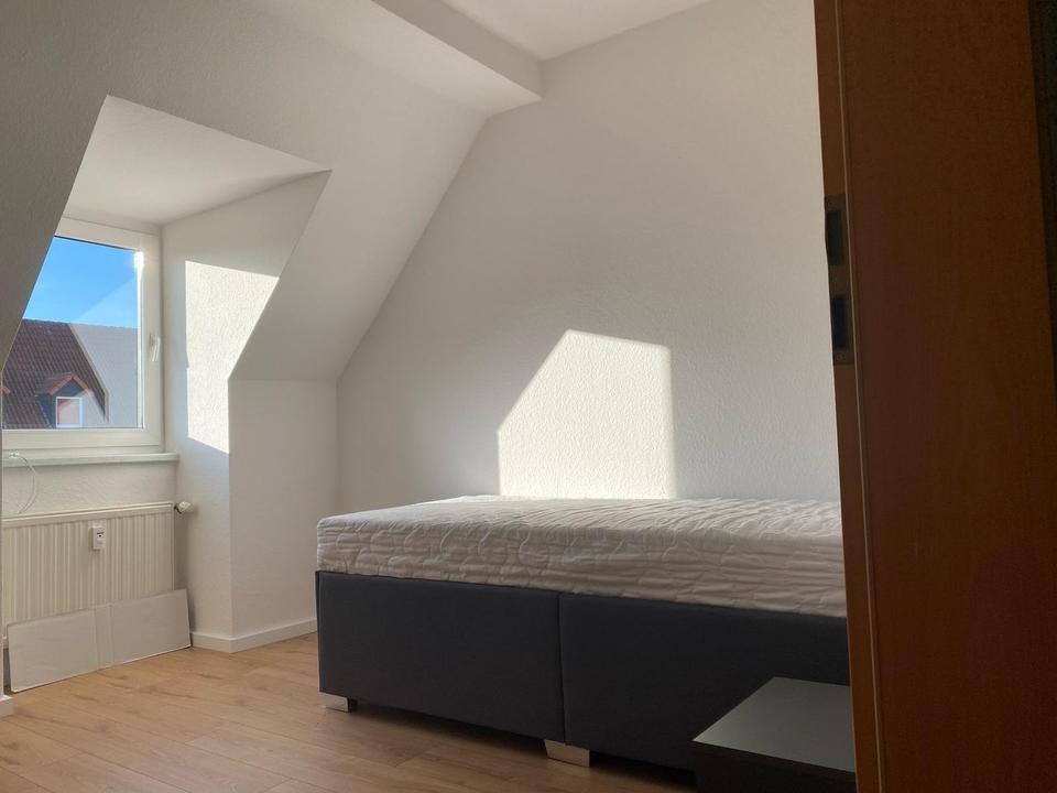 Renovierte Dachgeschosswohnung in ruhiger Lage – Bild 11