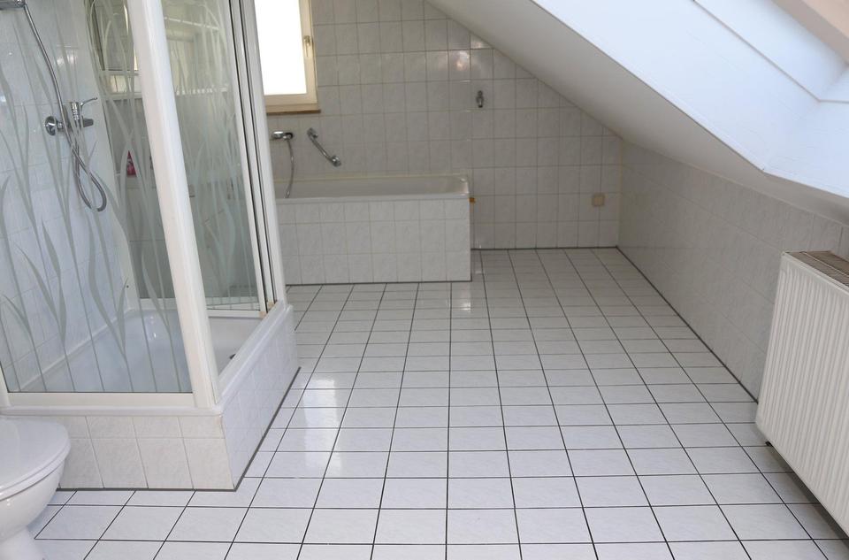 Toll geschnittene helle Dachgeschosswohnung in Oberstenfeld provisionsfrei! – Bild 8