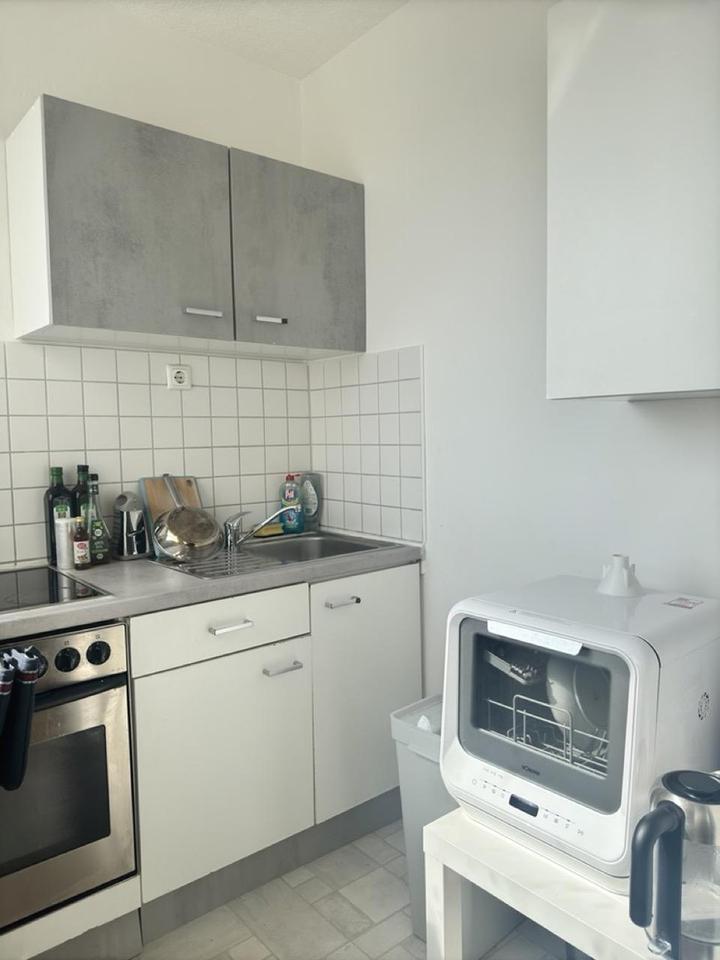 Helle, modern möblierte 2 Zimmer Wohnung / fully equiped 2 room apartment – Bild 11