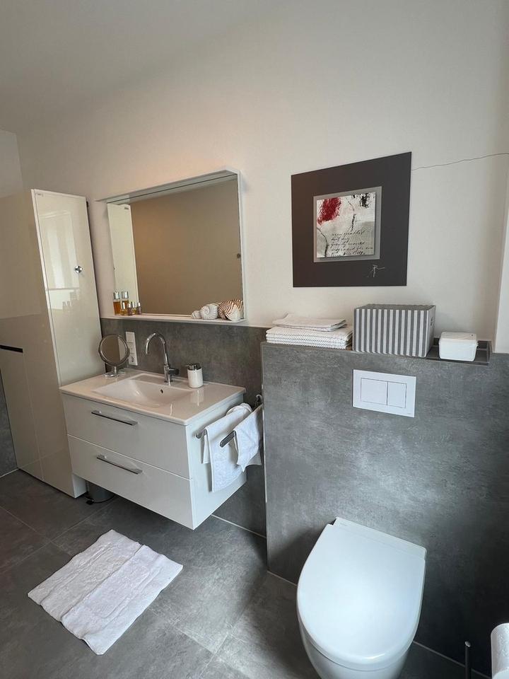 Moderne 3-Zimmer-Neubauwohnung mit Garten im Erdgeschoss – Bild 17