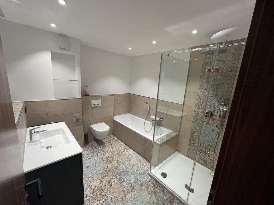 Erstbezug nach Sanierung: Großzügige Etagenwohnung – Bild 5