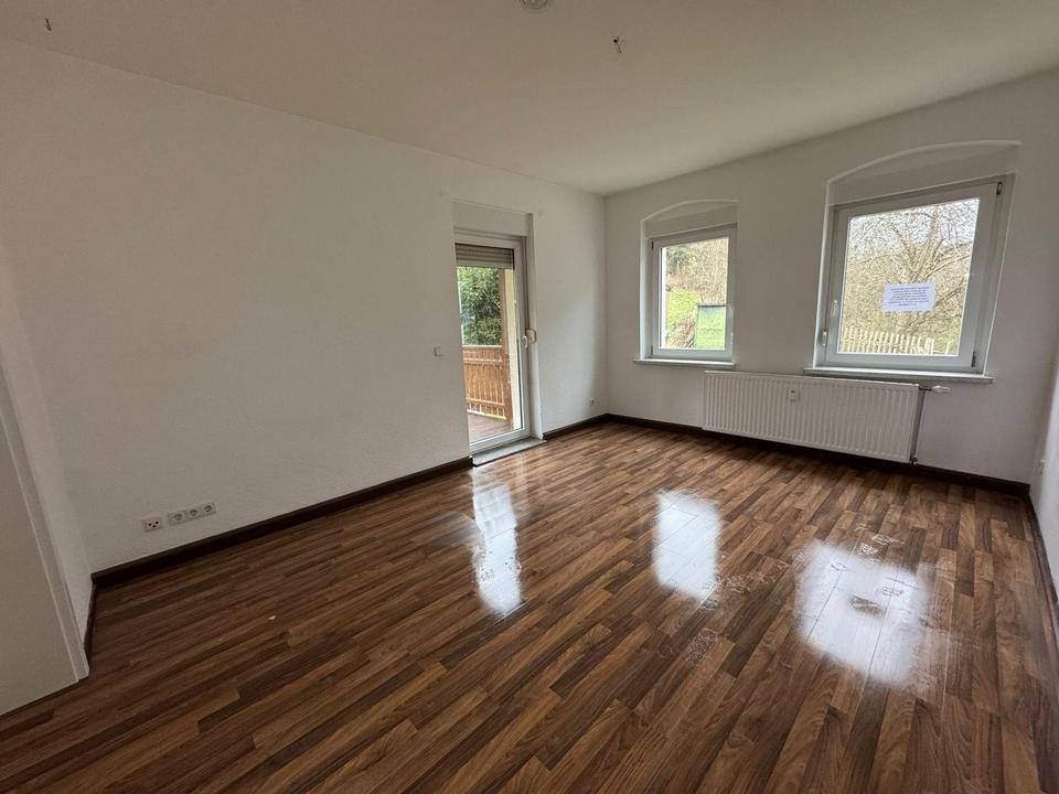 Sonnige 4-Zimmer-Wohnung mit Terasse und großem Garten am Waldrand – Bild 12