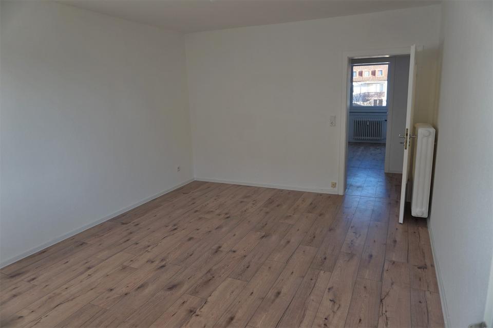 Schöne helle 3-4 Zimmer-Wohnung mit Balkon in Hameln Nordstadt – Bild 2