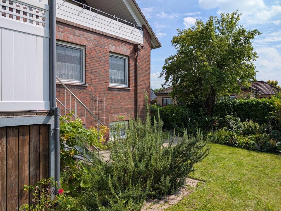 Mehrere Generationen oder ganz viel Platz: Großes Haus in Varel Stadt zu verkaufen – Bild 2