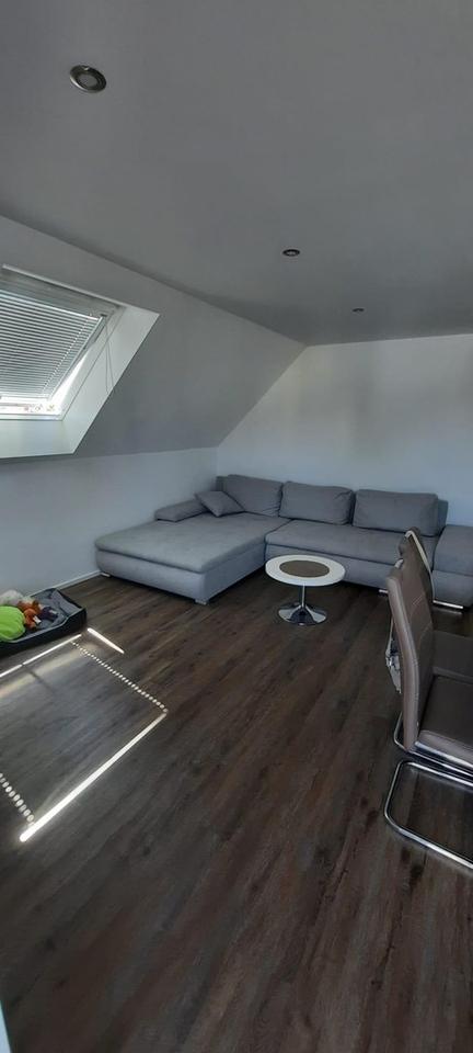 3 Zimmer Dachgeschosswohnung mit Balkon und Stellplatz – Bild 2