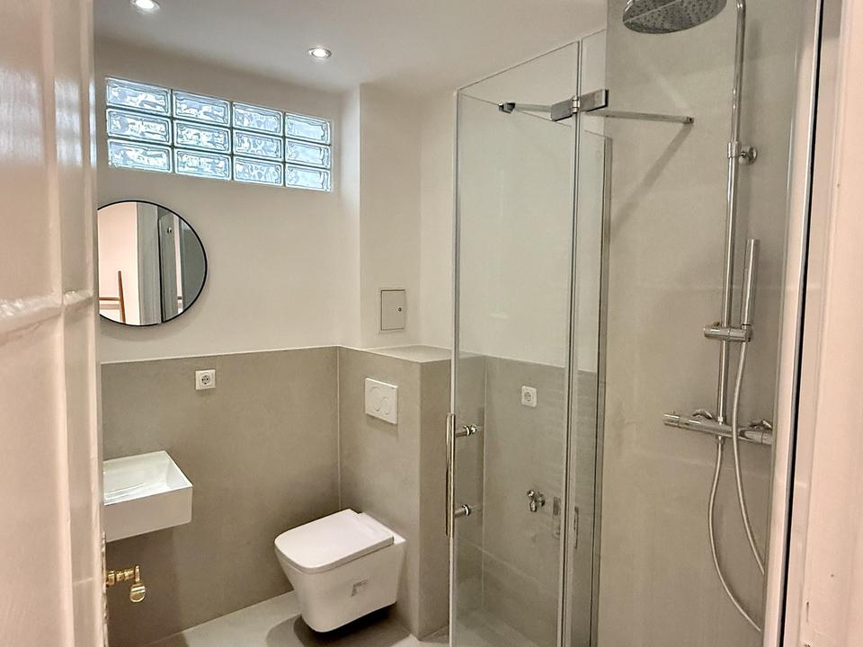 Bezugsfreie Altbauwohnung in toller Lage – Bild 4