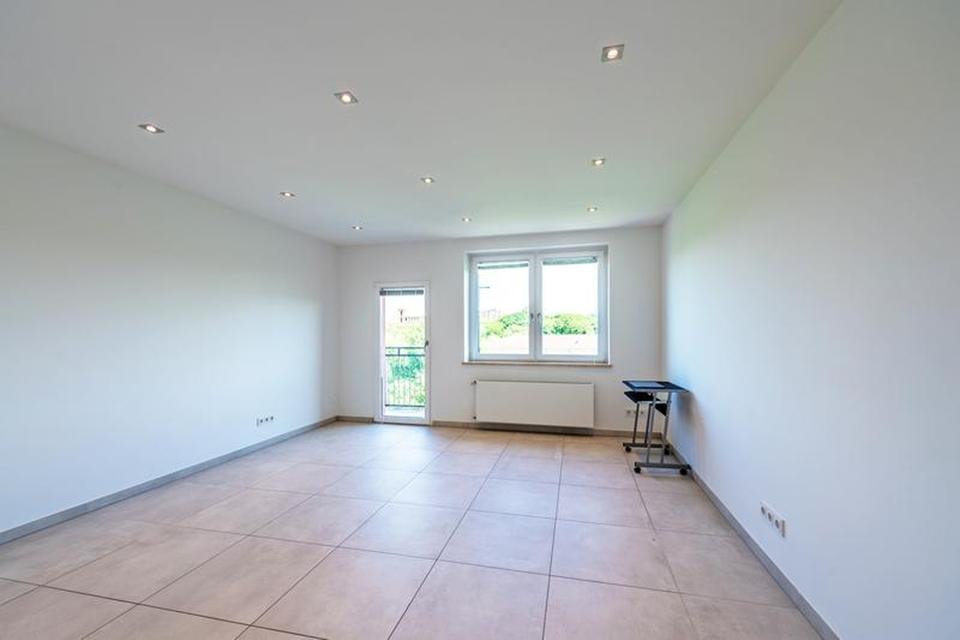 Wohnen mit Blick auf das Maximilianeum! Sanierte 2,5-Zimmer-Wohnung mit zwei Balkonen - sofort frei! – Bild 2