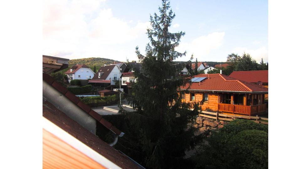 Weintor-Unicorn: 102m² Panorama | Haus-Charakter | 2 Bäder + Balkone | 66cm Wand | Garage – Bild 21