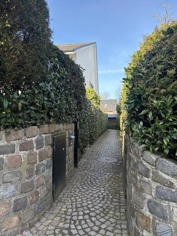 Großzügige Doppelhaushälfte in bester und sehr ruhiger Lage von Hamburg-Volksdorf – Bild 2