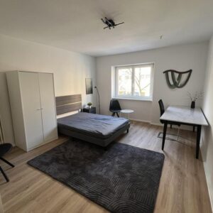 4 freie WG-Zimmer, frisch renoviert und neu möbliert in zentraler Lage am Plärrer