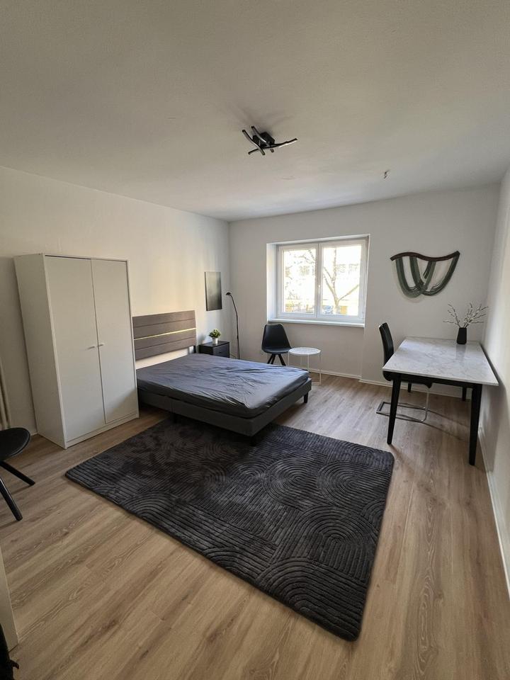 4 freie WG-Zimmer, frisch renoviert und neu möbliert in zentraler Lage am Plärrer