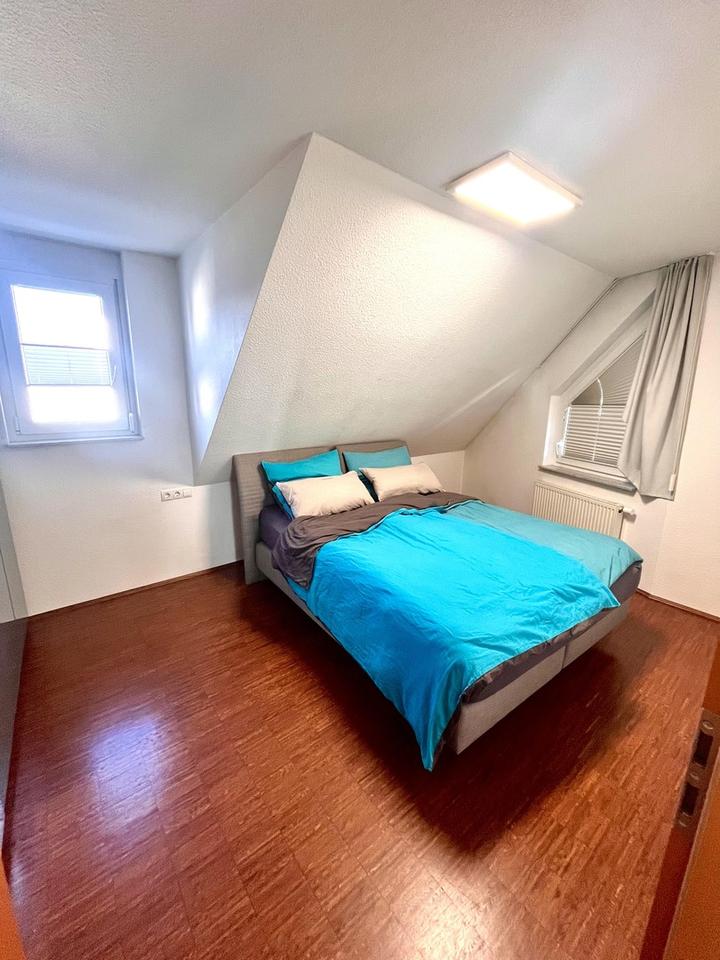 Möblierte 4,5-Zi.-Dachmaisonette mit Galerie, großem Balkon, TG & E-Ladestation – Bild 10