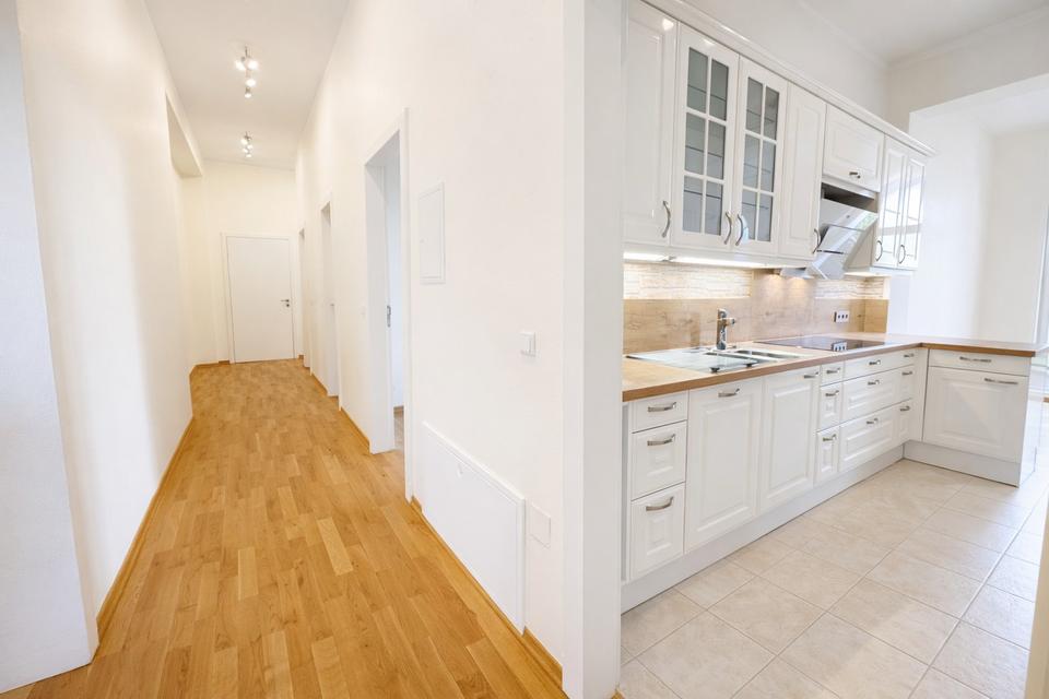 Herrschaftliche Hochparterrewohnung mit Terrasse, Kamin, Carport, in ruhiger Lage – Bild 8