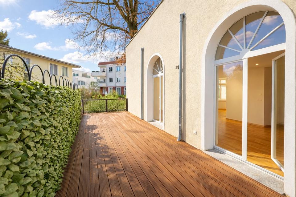 Herrschaftliche Hochparterrewohnung mit Terrasse, Kamin, Carport, in ruhiger Lage – Bild 3