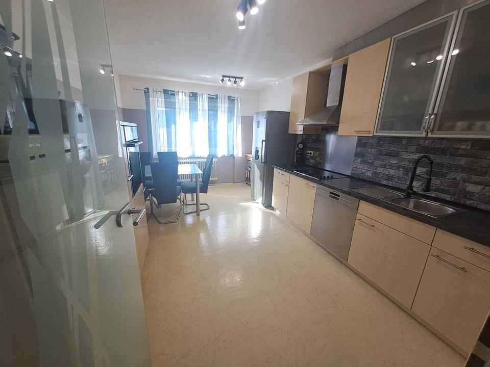 Charmante 4-Zimmer-Wohnung mit separater Wohnküche und zwei Bädern in Rosenheim zu verkaufen – Bild 11