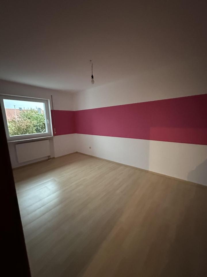 Geräumiges Einfamilienhaus mit schönem Naturgarten und Einzelgarage – Bild 6