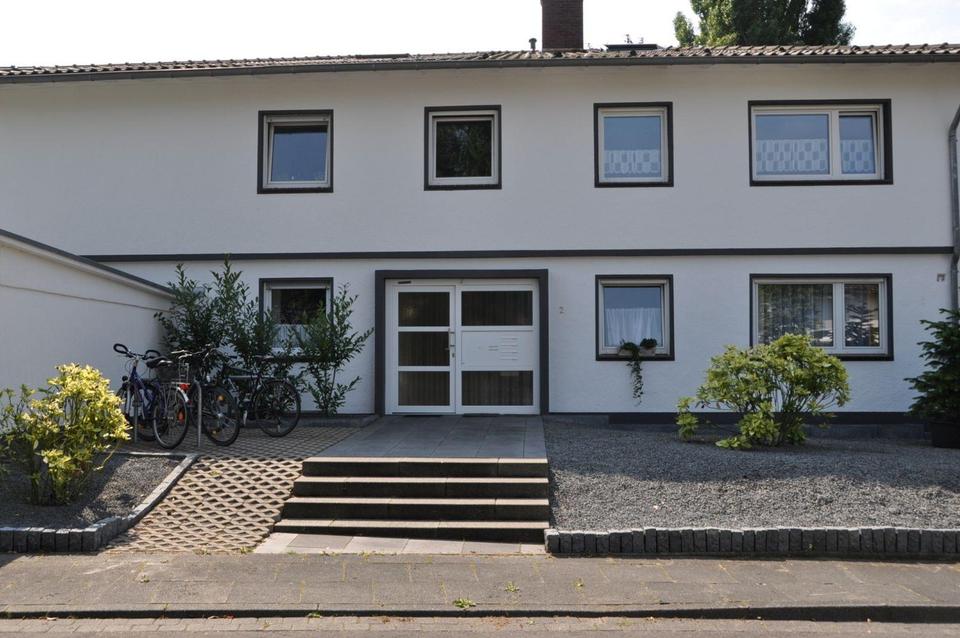 4 Zimmerwohnung mit ausgebautem Dachgeschoss incl. Garage in 4-Parteienhaus in Bonn-Lengsdorf
