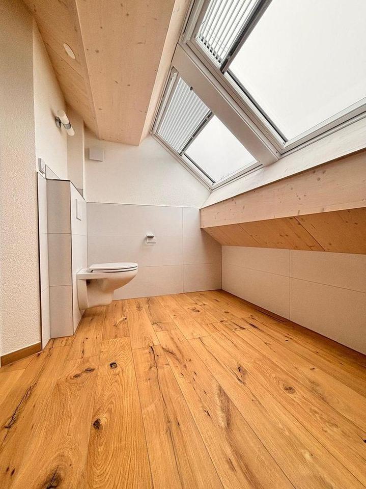 Lichtdurchflutete 2-Zimmer Dachgeschoss Wohnung in Öpfingen. – Bild 3