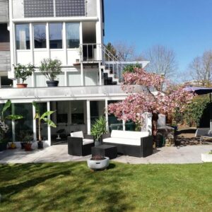 FFB: Split-Level REH im 245 qm mit 5 Schlafzimmern, 2x Dachterrassen, Wintergarten und Sauna