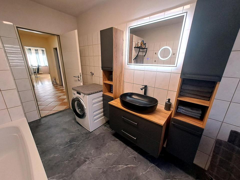 Charmante 4-Zimmer-Wohnung mit separater Wohnküche und zwei Bädern in Rosenheim zu verkaufen – Bild 8