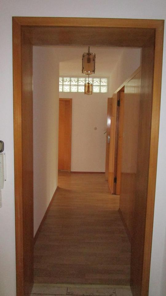 Große helle Wohnung mit großem Garten, in bevorzugter Wohnlage – Bild 19