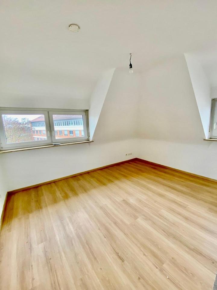 Helle 4 Zimmer DG-Wohnung in Stuttgart Ost