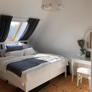 Top renovierte Altbauwohnung DG mit Gartennutzung