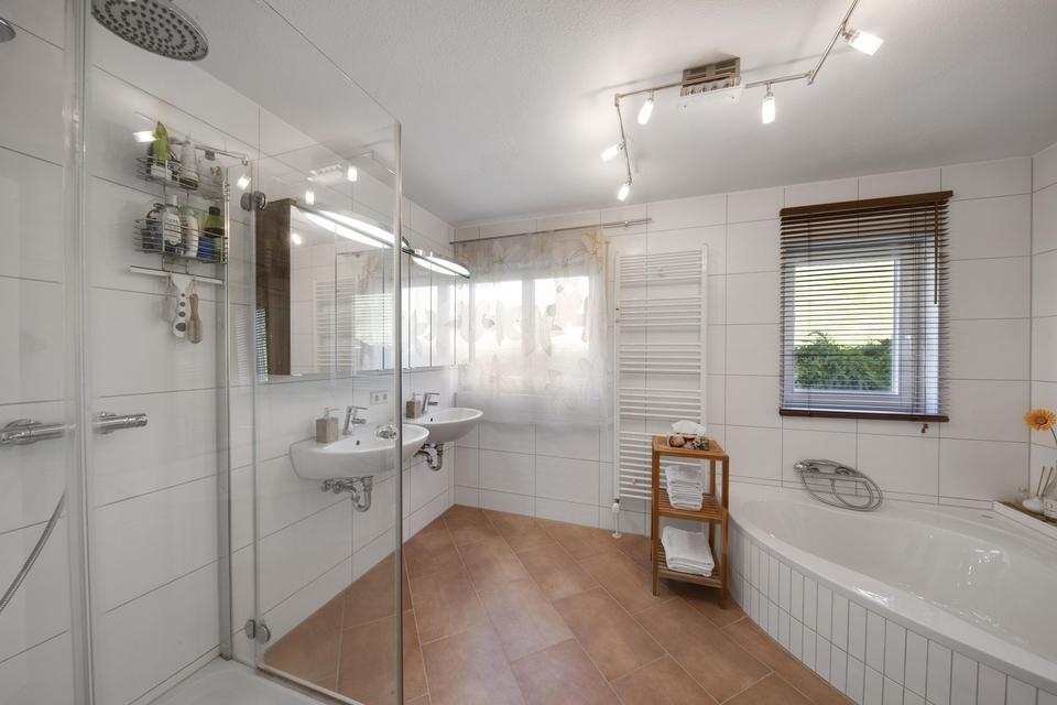 Besonderes Anwesen in Alleinlage mit Bergsicht – voll erschlossen, sofort rentabel, erweiterbar – Bild 11