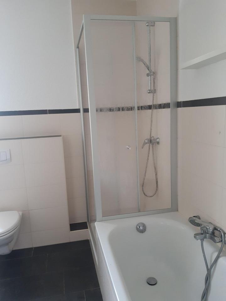 Sonnige 4-Zimmer-Wohnung mit Terasse und großem Garten am Waldrand – Bild 7