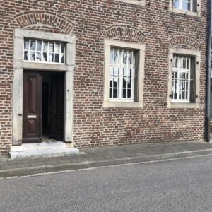 Zwei Büroflächen (45m^2 und 100m^2) und Lagerfläche zu vermieten