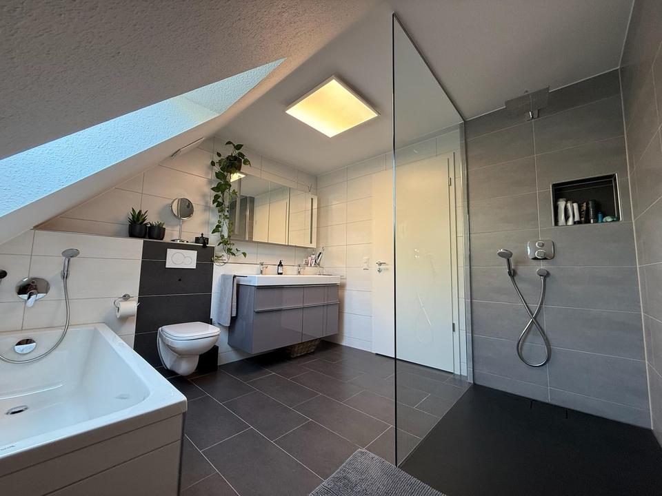 Moderne 4-Zimmer-Maisonettewohnung mit Südbalkon – Bild 11