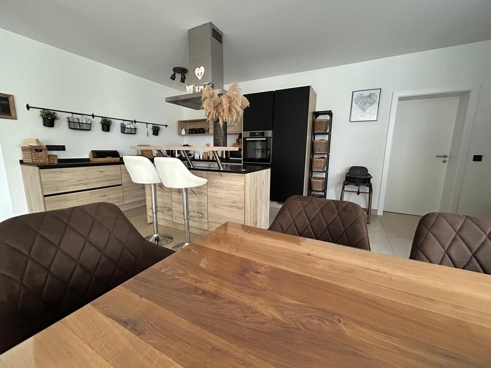 Offene und großzügige 3,5-Zimmer-Wohnung mit Garten & Kamin – Bild 9