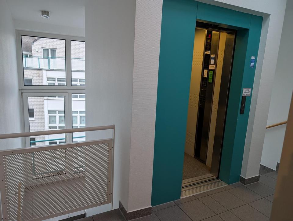 Lichtdurchflutete Wohnung mit großer Dachterrasse in zentrumsnaher Lage von Privat – Bild 23