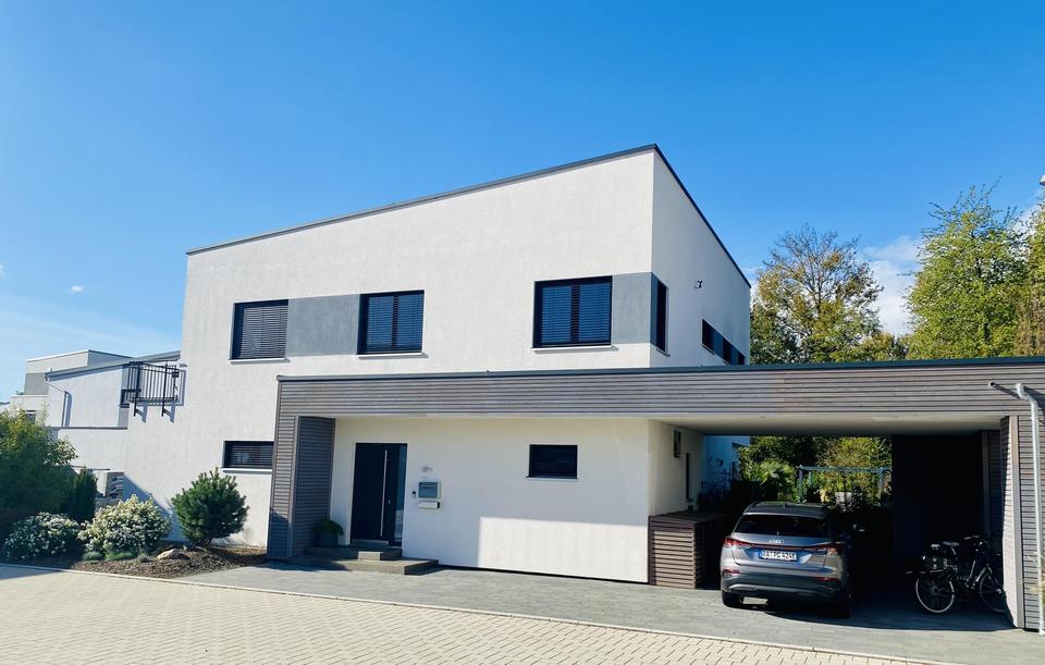 Moderne Stadtvilla mit Pool in Waldrandlage – Bild 2