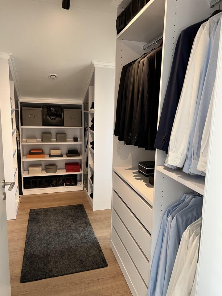 Neuwertiges Einfamilienhaus mit schönem Garten in privater Anliegerstraße – Bild 12