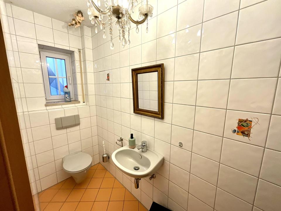 Großzügiges Ein- bis Zweifamilienhaus mt 8.197 qm Grund, PV-Anlage, Wald und Panoramablick – Bild 17