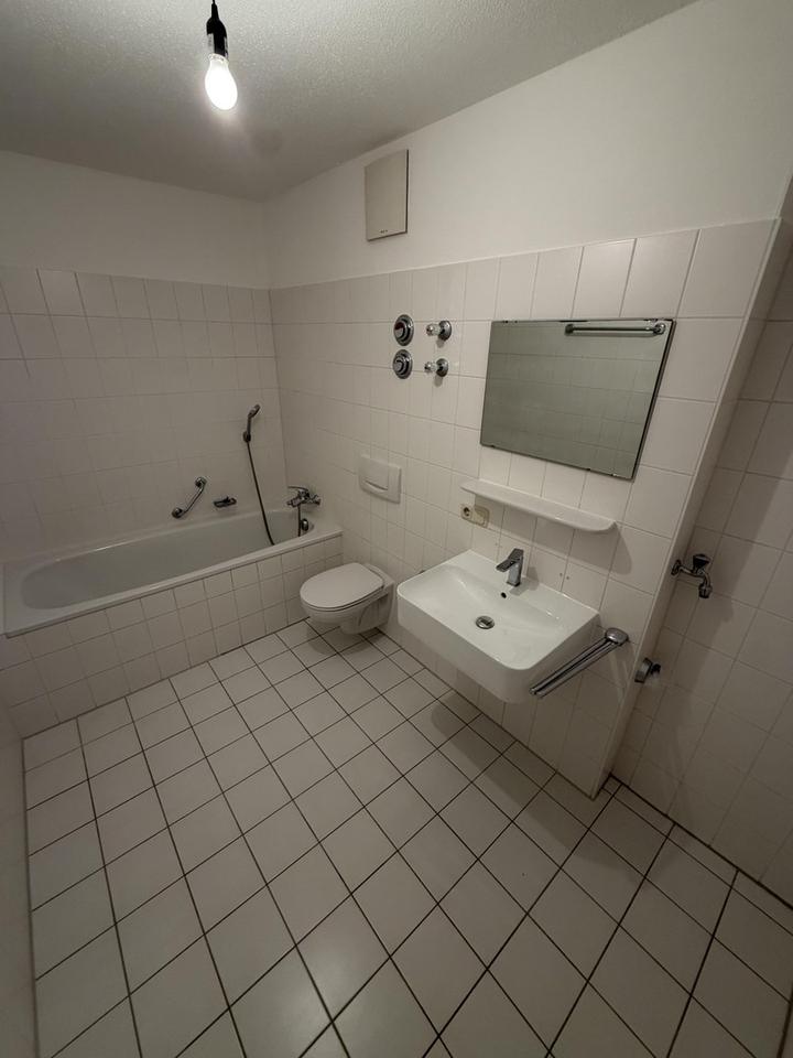 Helle 2-Zimmer-Wohnung mit Balkon – Bild 3