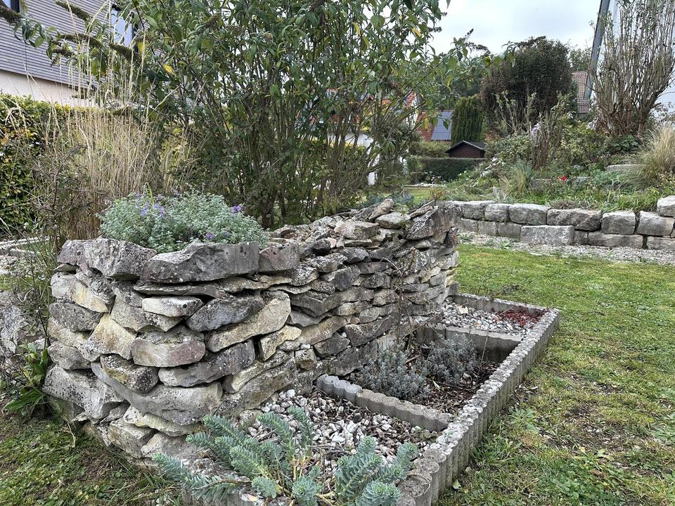 Geräumiges Einfamilienhaus mit schönem Naturgarten und Einzelgarage – Bild 35