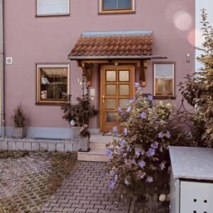 Provisionsfreies Reihenmittelhaus mit schönem eingewachsenem Garten