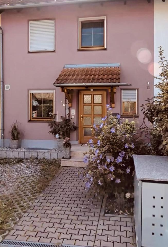 Provisionsfreies Reihenmittelhaus mit schönem eingewachsenem Garten