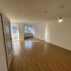 schöne helle 2-Zimmer Whg., EBK, Diele,  Bad optional TG-Stellplatz